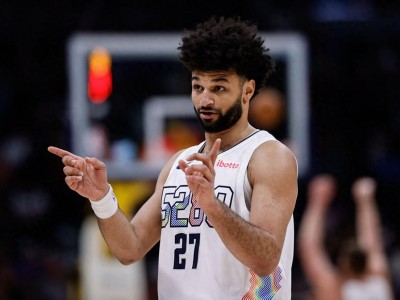 乐动体育入口西亚卡姆在掘金比赛中领先优势明显，领先优势明显引发热议！赛场气氛高涨的简单介绍