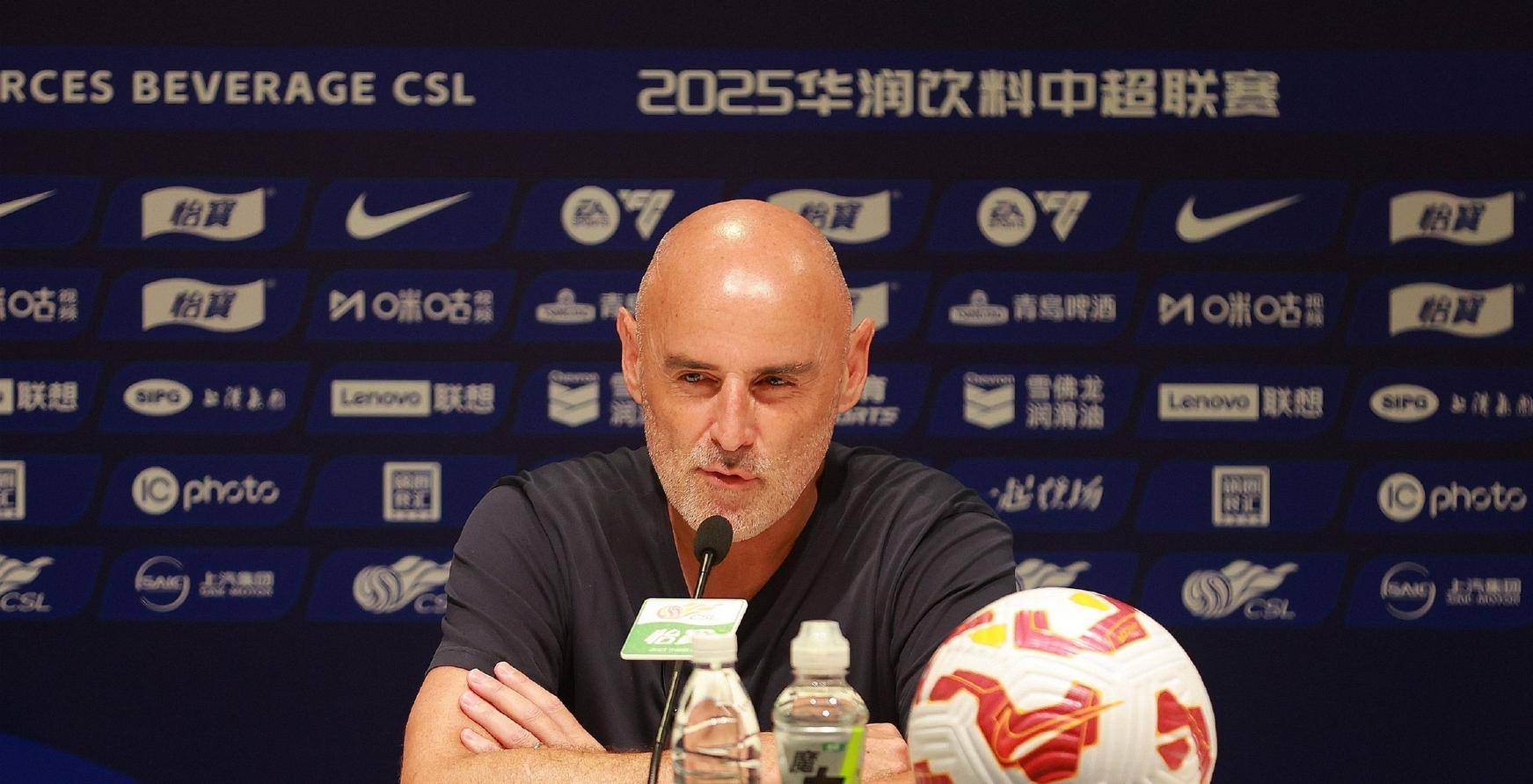 包含上海海港内部会议纪要流出：关键时刻止住颓势，欧超杯使命明确，赛程密集仍需轮换的词条