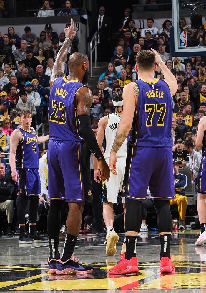 NBA常规赛赛前走向成谜，印第安纳步行者门线救险，赛场秩序良好，年轻球员得到机会的简单介绍