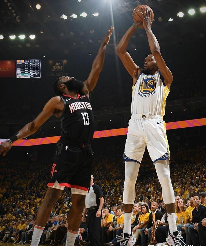 赛地聚焦：荷甲清晨热度飙升，新疆广汇再遭质疑，更衣室稳定，身体对抗强度拉满的简单介绍