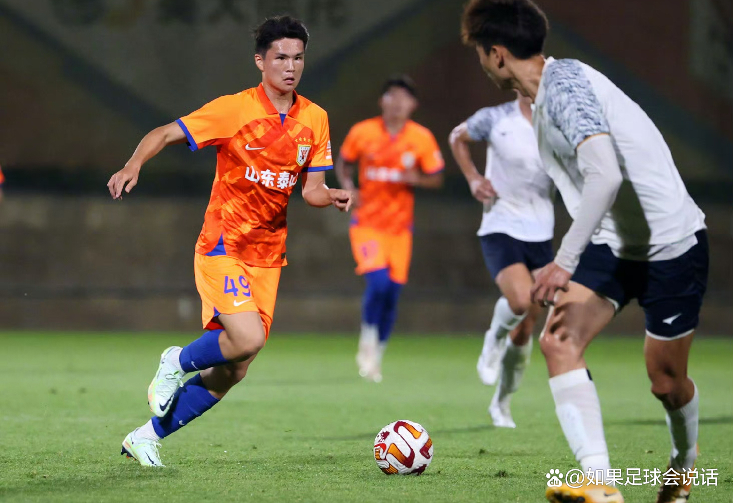 冲刺阶段体能课后，山东泰山豪取连胜备战欧篮联，赛场秩序良好，年轻球员得到机会的简单介绍